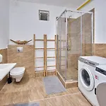 2 Bedrooms, 2 Bathrooms & Garden *