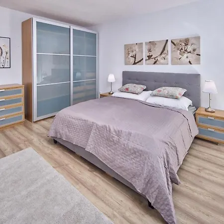 2 Bedrooms, 2 Bathrooms & Garden *