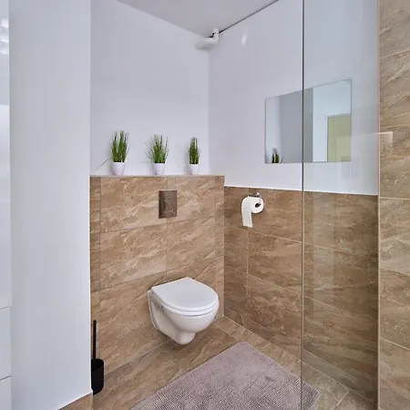2 Bedrooms, 2 Bathrooms & Garden