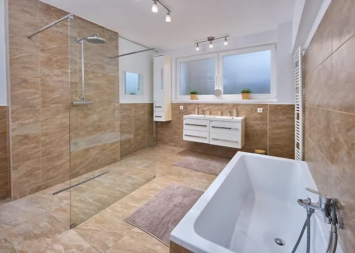 2 Bedrooms, 2 Bathrooms & Garden 公寓 *