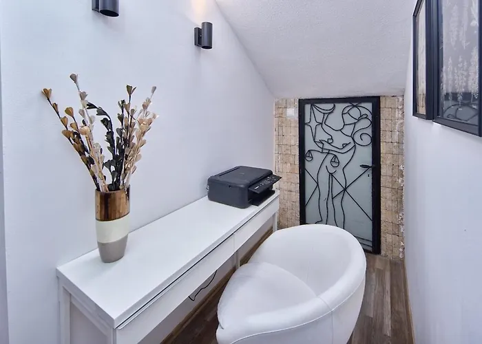 公寓 2 Bedrooms, 2 Bathrooms & Garden 布拉迪斯拉发