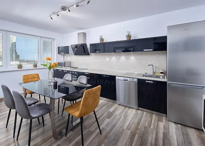 2 Bedrooms, 2 Bathrooms & Garden * 布拉迪斯拉发