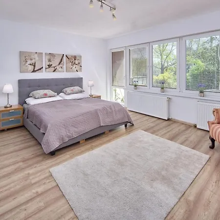 Daire 2 Bedrooms, 2 Bathrooms & Garden Bratislava